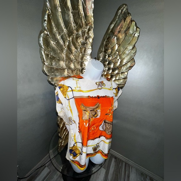 Chic & Elegant Bebe Scarf Print Sleeveless Top - Picture 3 of 12